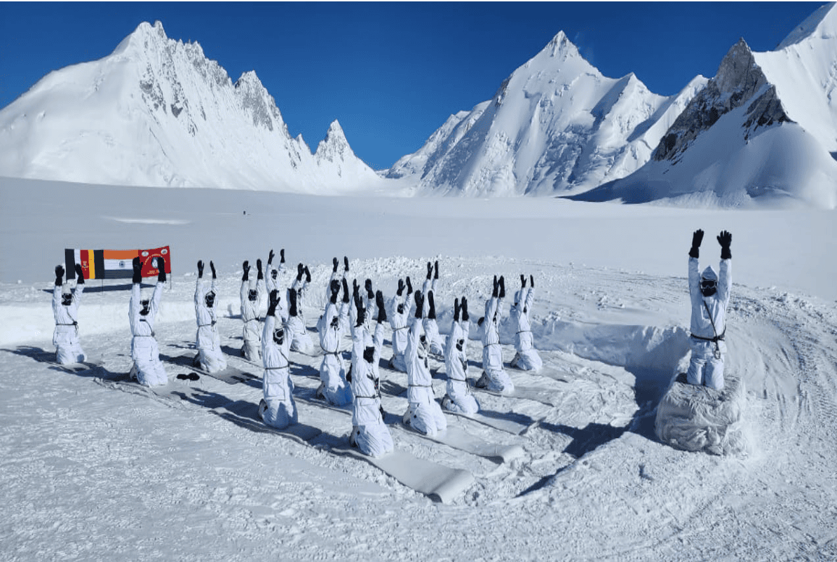 Soldiers at Siachen Doing Yoga.png